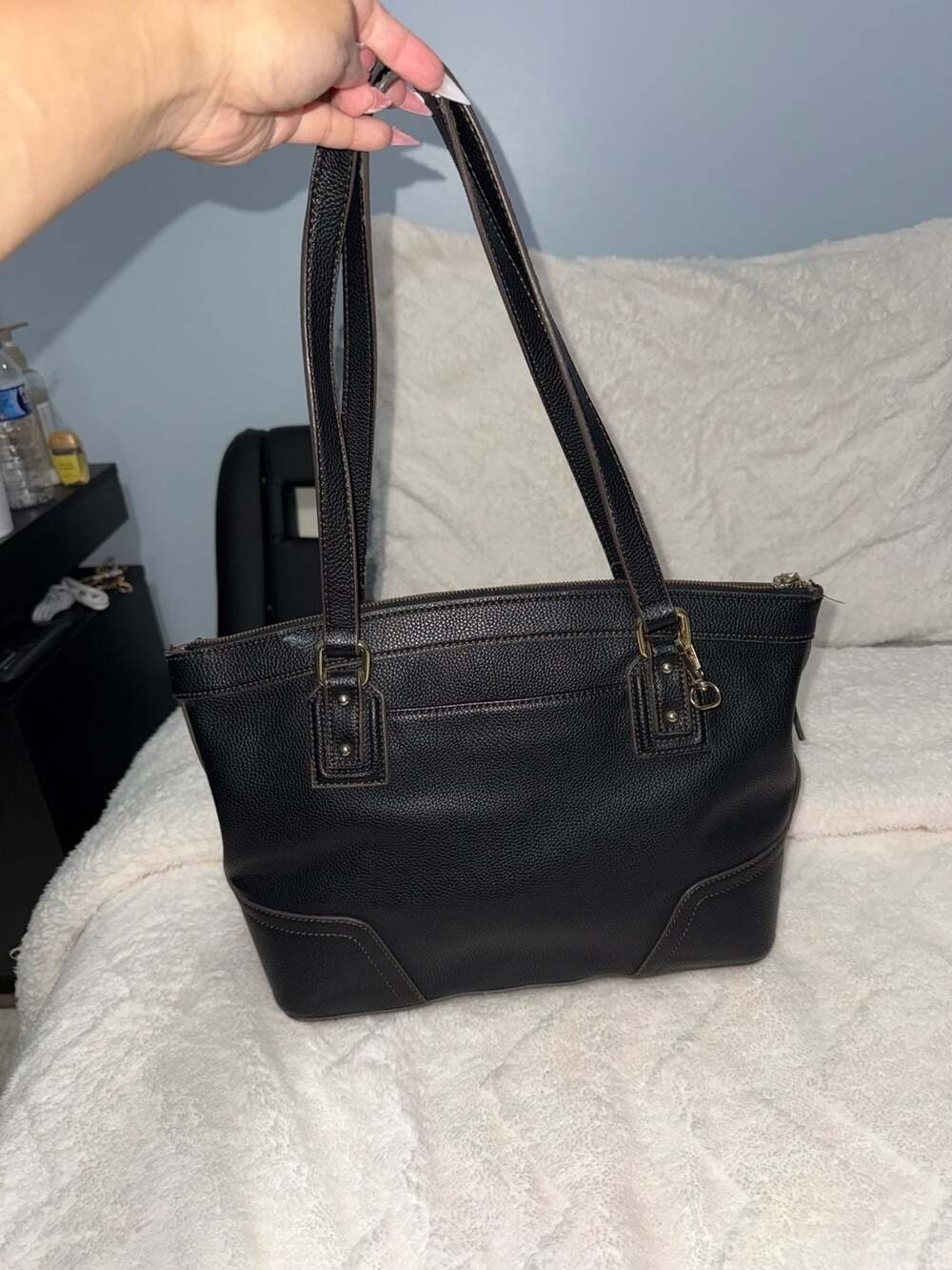 Liz Claiborne Black Pebbled Faux Leather Shoulder Bag Tote - Picture 2 of 4